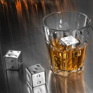 Kovové hrací kostky pro chlazení nápojů