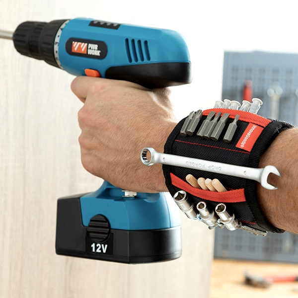 Magnetický náramek pro kutily Wristool